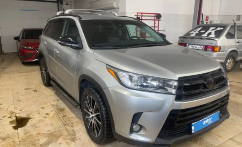 Toyota Highlander 2018 года за 17 000 000 тг. в Актобе фото 3