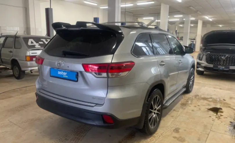 Toyota Highlander 2018 года за 17 000 000 тг. в Актобе фото 5