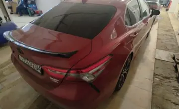 Toyota Camry 2019 года за 12 000 000 тг. в Актобе