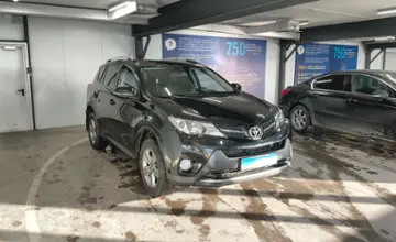 Toyota RAV4 2015 года за 10 000 000 тг. в Астана фото 2