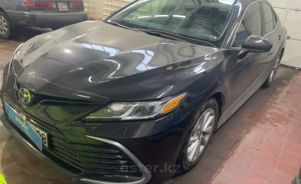 Toyota Camry 2021 года за 12 900 000 тг. в Астана