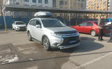 Mitsubishi Outlander 2016 года за 9 750 000 тг. в Алматы фото 2