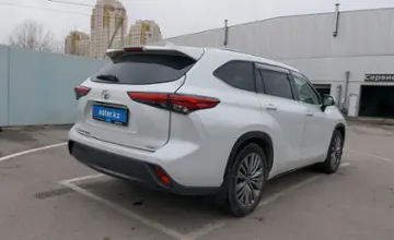 Toyota Highlander 2022 года за 32 000 000 тг. в Шымкент фото 3