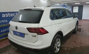 Volkswagen Tiguan 2017 года за 16 000 000 тг. в Астана