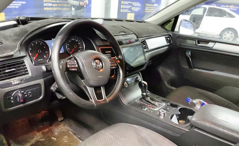 Volkswagen Touareg 2011 года за 11 000 000 тг. в Астана фото 5