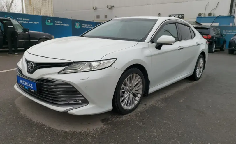 Toyota Camry 2018 года за 14 000 000 тг. в Шымкент