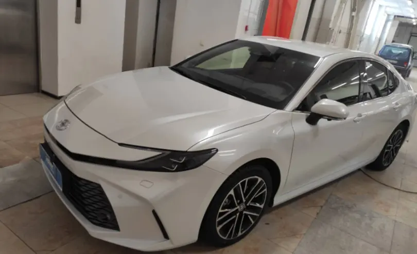Toyota Camry 2025 года за 25 200 000 тг. в Актобе