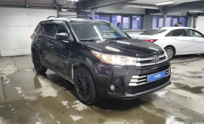 Toyota Highlander 2018 года за 15 500 000 тг. в Астана фото 2