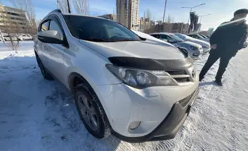 Toyota RAV4 2015 года за 9 000 000 тг. в Астана фото 3