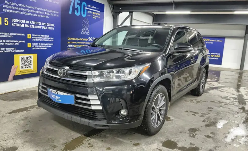 Toyota Highlander 2019 года за 19 000 000 тг. в Астана
