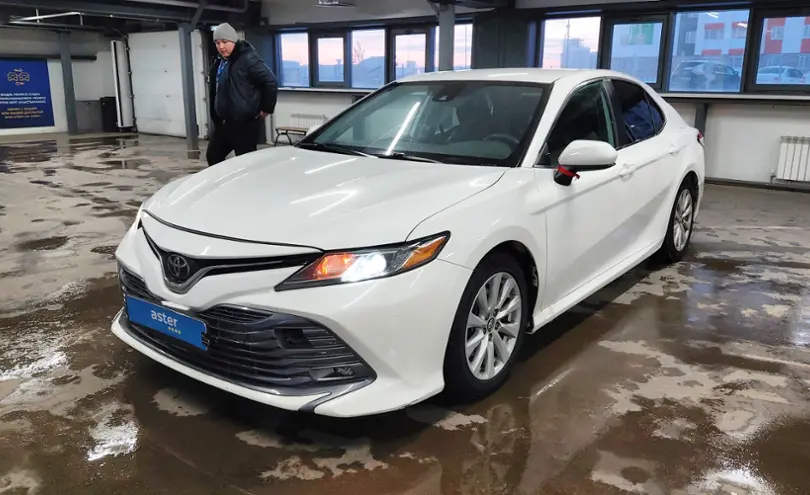 Toyota Camry 2020 года за 13 000 000 тг. в Астана