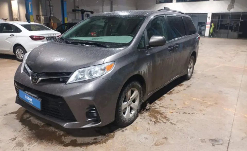 Toyota Sienna 2019 года за 16 000 000 тг. в Караганда