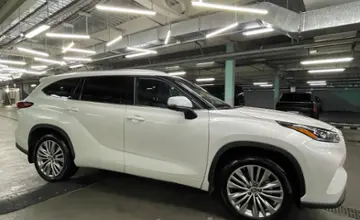 Toyota Highlander 2023 года за 27 500 000 тг. в Алматы фото 2