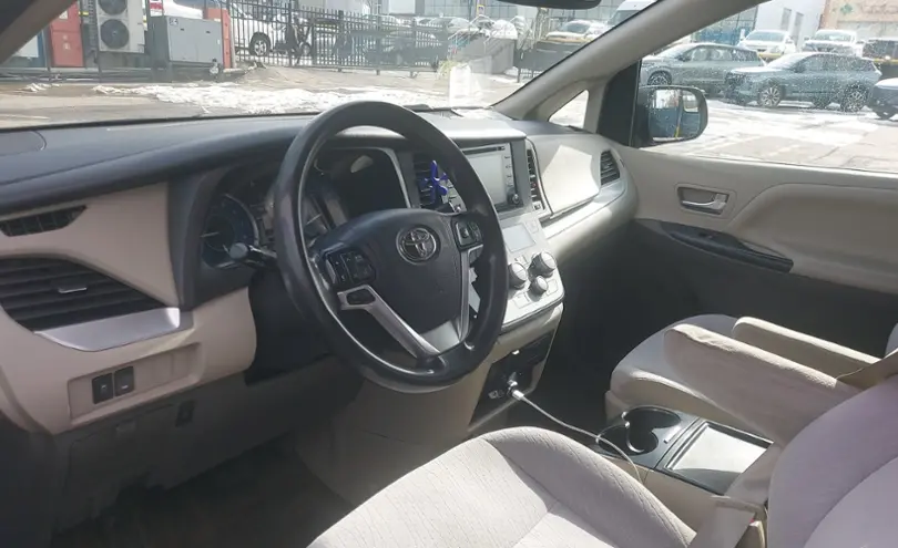 Toyota Sienna 2018 года за 14 000 000 тг. в Алматы фото 5