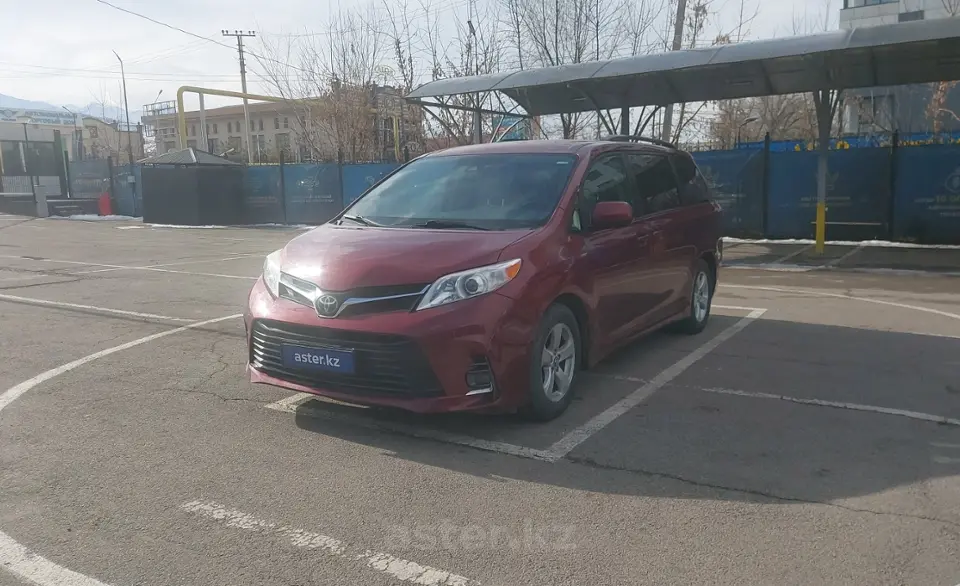 Toyota Sienna 2018 года за 14 000 000 тг. в Алматы