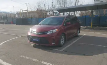 Toyota Sienna 2018 года за 14 000 000 тг. в Алматы фото 1
