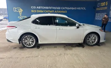 Toyota Camry 2019 года за 14 000 000 тг. в Алматы фото 4