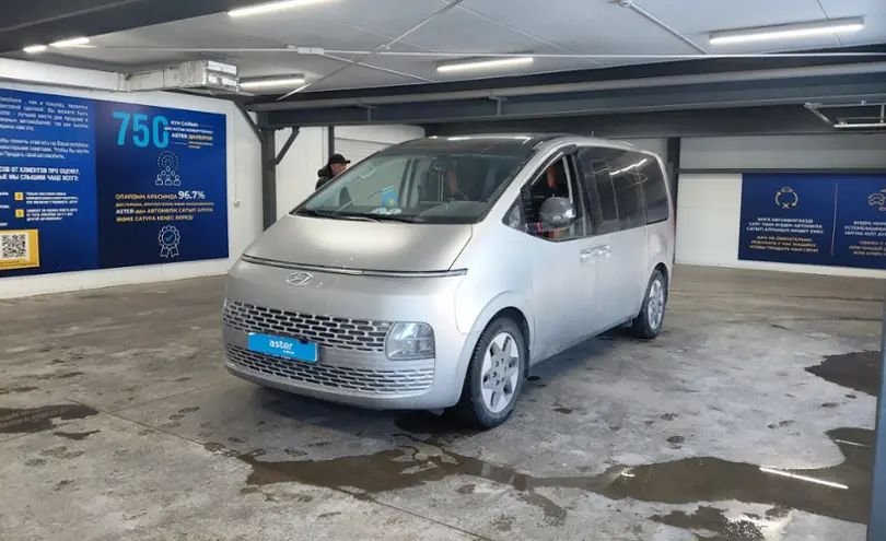 Hyundai Staria 2021 года за 22 000 000 тг. в Астана