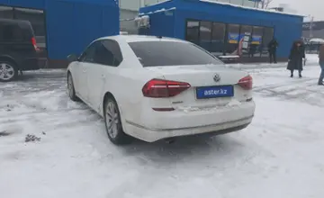 Volkswagen Passat 2018 года за 7 000 000 тг. в Алматы фото 4