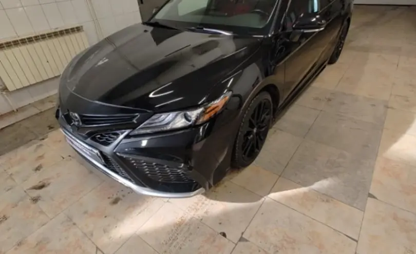 Toyota Camry 2022 года за 16 000 000 тг. в Актобе