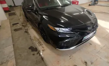 Toyota Camry 2022 года за 16 000 000 тг. в Актобе фото 3