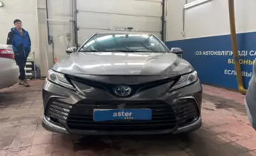 Toyota Camry 2018 года за 11 000 000 тг. в Астана фото 2
