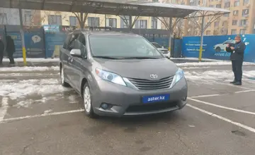 Toyota Sienna 2013 года за 13 000 000 тг. в Алматы фото 2