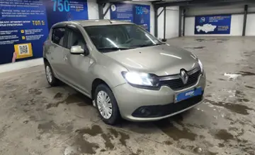 Renault Sandero 2015 года за 3 900 000 тг. в Астана фото 2
