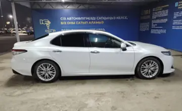 Toyota Camry 2020 года за 14 000 000 тг. в Алматы фото 4