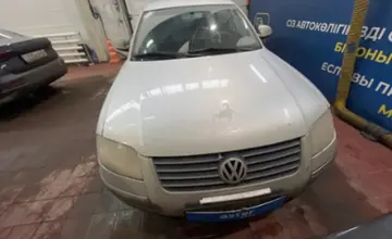 Volkswagen Passat 2004 года за 2 000 000 тг. в Астана фото 2