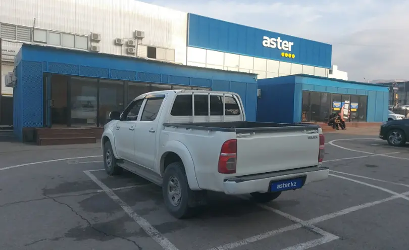 Toyota Hilux 2013 года за 9 500 000 тг. в Алматы фото 4