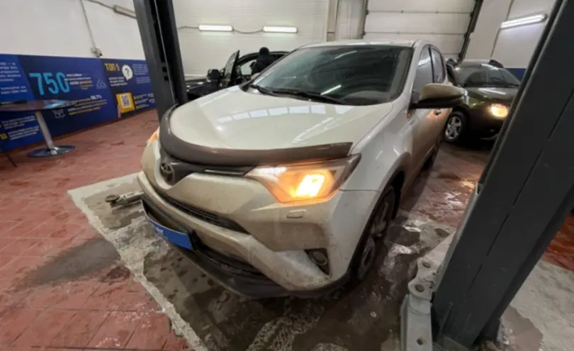Toyota RAV4 2017 года за 11 000 000 тг. в Астана