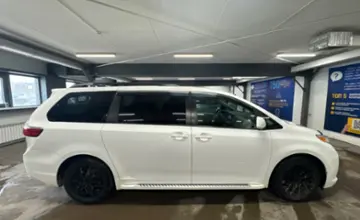 Toyota Sienna 2016 года за 14 900 000 тг. в Астана фото 4