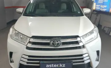 Toyota Highlander 2019 года за 16 700 000 тг. в Уральск фото 2