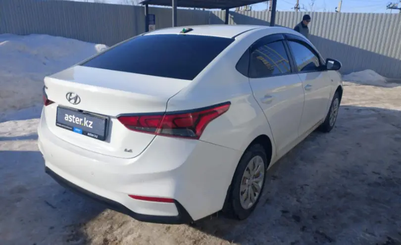 Hyundai Accent 2018 года за 6 500 000 тг. в Уральск фото 5