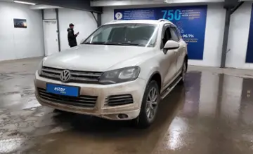 Volkswagen Touareg 2012 года за 9 500 000 тг. в Астана фото 1
