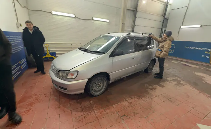 Toyota Ipsum 1997 года за 2 500 000 тг. в Астана