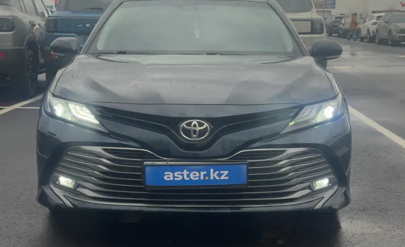 Toyota Camry 2018 года за 11 000 000 тг. в Алматы фото 2