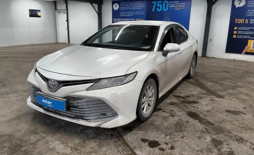Toyota Camry 2019 года за 14 000 000 тг. в Астана