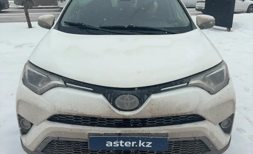 Toyota RAV4 2018 года за 9 500 000 тг. в Астана фото 2