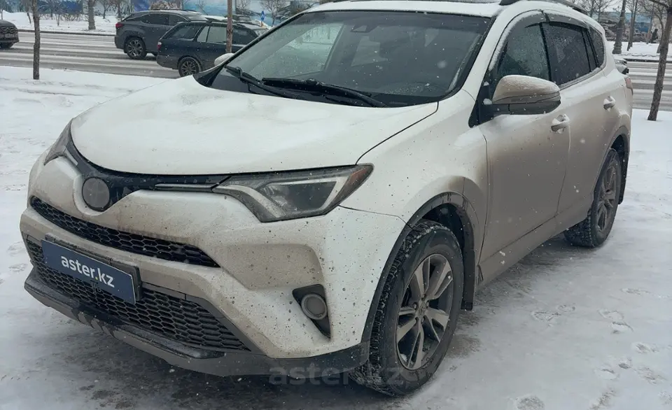 Toyota RAV4 2018 года за 9 500 000 тг. в Астана