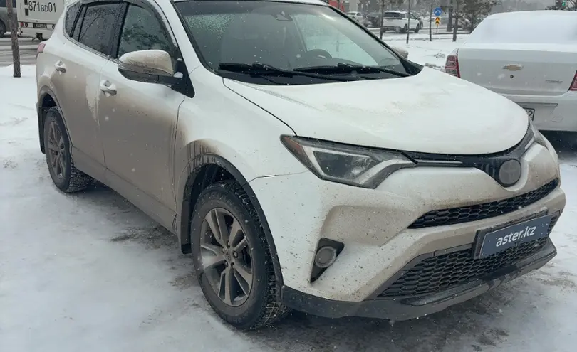 Toyota RAV4 2018 года за 9 500 000 тг. в Астана фото 3