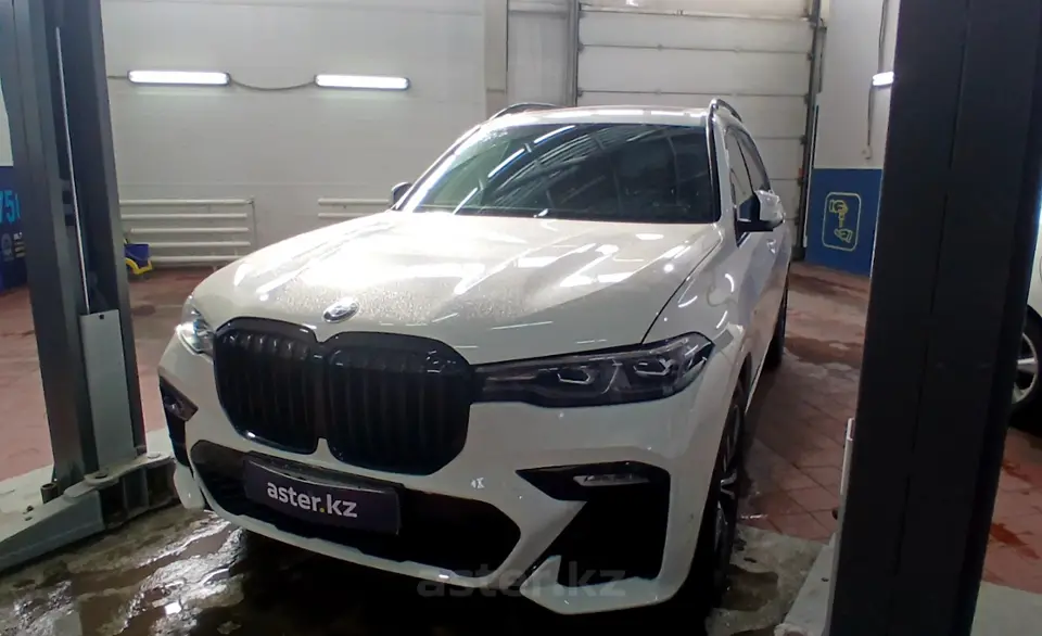 BMW X7 2019 года за 40 000 000 тг. в Астана