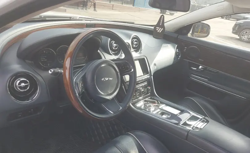 Jaguar XJ 2013 года за 15 000 000 тг. в Алматы фото 5