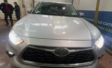 Toyota Highlander 2021 года за 23 000 000 тг. в Астана фото 2