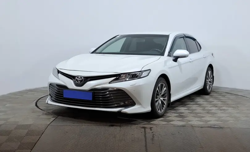 Toyota Camry 2019 года за 11 660 000 тг. в Астана