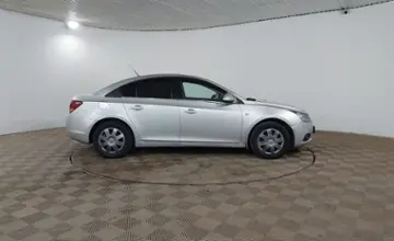 Chevrolet Cruze 2010 года за 2 890 000 тг. в Шымкент фото 4