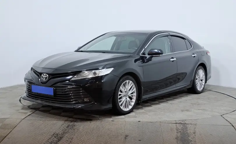 Toyota Camry 2018 года за 13 000 000 тг. в Астана
