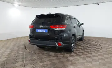 Toyota Highlander 2019 года за 17 990 000 тг. в Шымкент