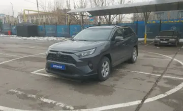 Toyota RAV4 2019 года за 13 990 000 тг. в Алматы фото 1